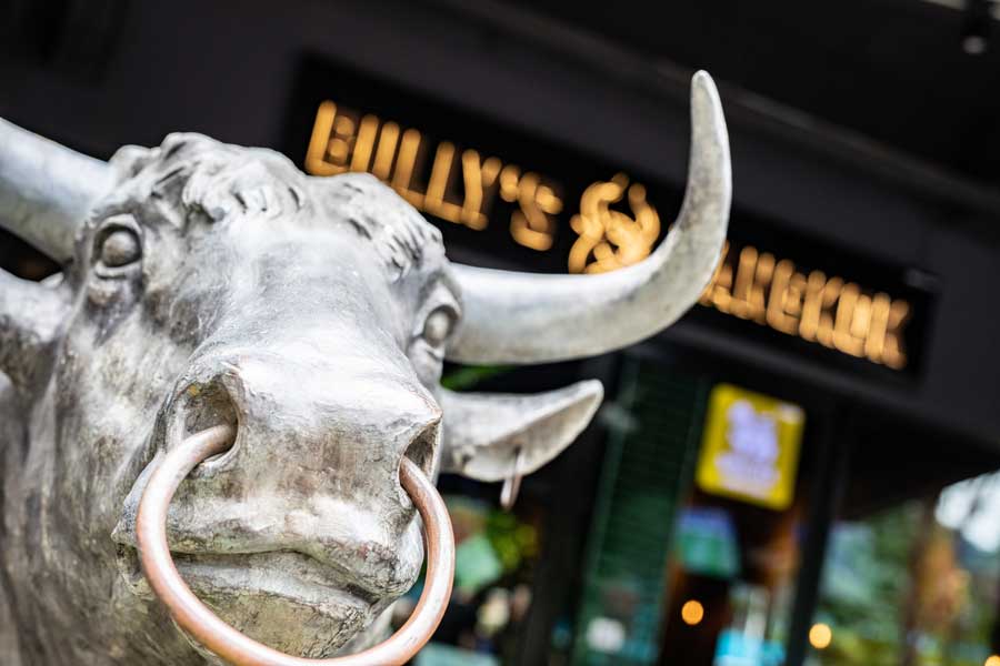 Bar counter and seating at Bully's Bangkok